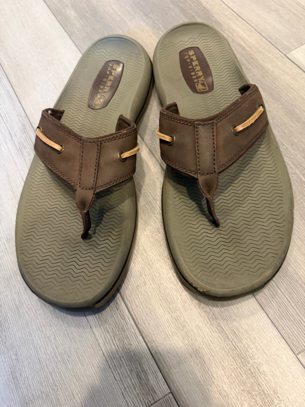 Sperry flip flops